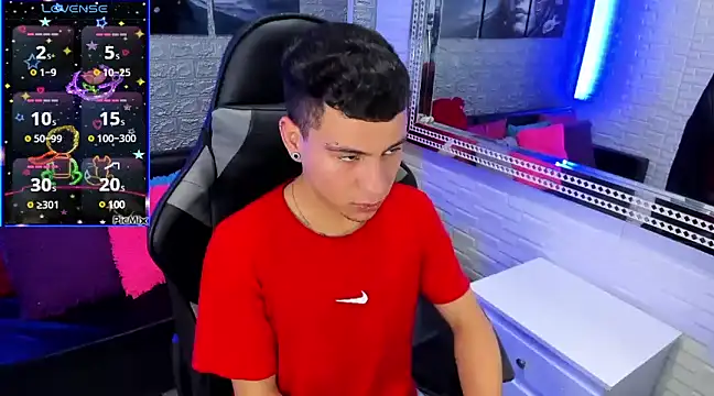 salvadorgomezx online show from December 2, 3:15 am