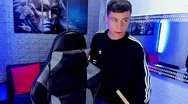 salvadorgomezx online show from December 16, 1:53 am