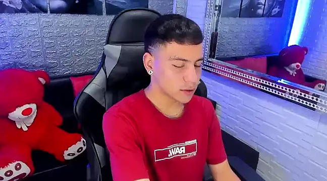 salvadorgomezx online show from December 20, 9:39 pm