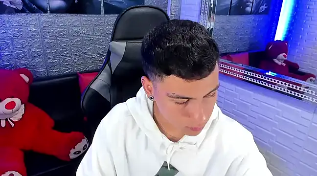 salvadorgomezx online show from December 21, 8:00 pm