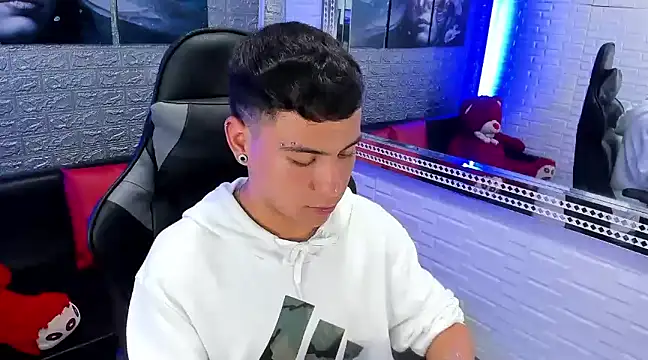 salvadorgomezx online show from December 21, 11:02 pm