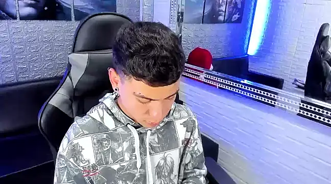 salvadorgomezx online show from December 24, 9:44 pm