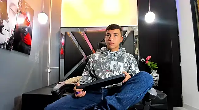 salvadorgomezx online show from December 30, 7:21 pm