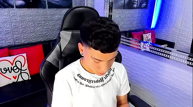 salvadorgomezx online show from January 3, 2:43 am