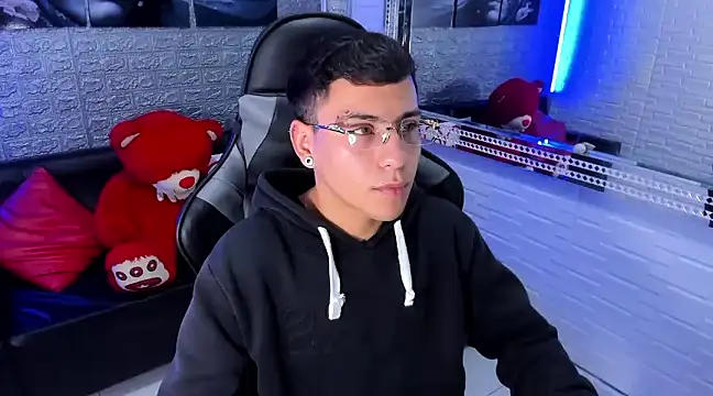 salvadorgomezx online show from January 14, 11:27 pm