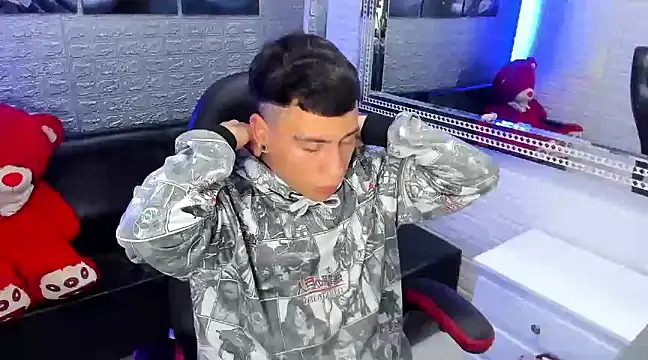 salvadorgomezx online show from February 19, 8:55 am