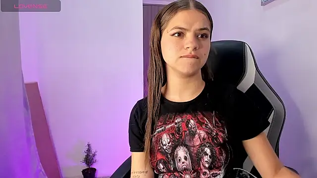 Snapshot of PaigeJayden chatting on October 28, 3:21 am PaigeJayden online show from October 28, 3:21 am