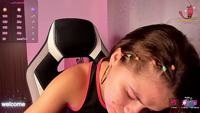 Snapshot of PaigeJayden chatting on November 8, 1:17 am PaigeJayden online show from November 8, 1:17 am