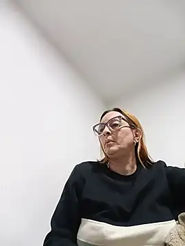 yulieth anamar online show from June 27, 3:55 am