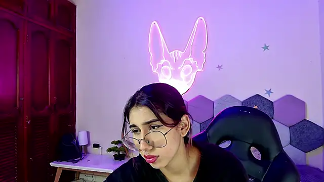 Snapshot of Horny_tgn chatting on December 23, 1:03 pm Horny tgn online show from December 23, 1:03 pm