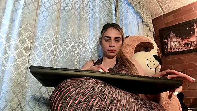 Snapshot of ValeriaLacrozee chatting on September 19, 7:14 pm ValeriaLacrozee online show from September 19, 7:14 pm