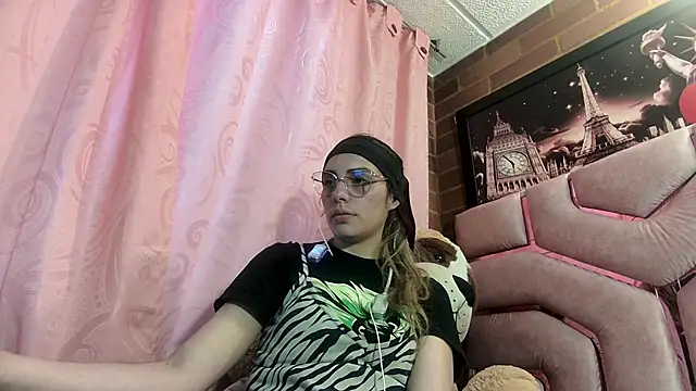 Snapshot of ValeriaLacrozee chatting on July 16, 7:20 pm ValeriaLacrozee online show from July 16, 7:20 pm