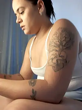 rebeccaareys online show from February 5, 8:35 pm