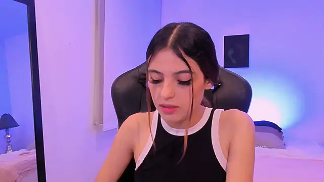 sofiarouge online show from December 18, 8:04 pm