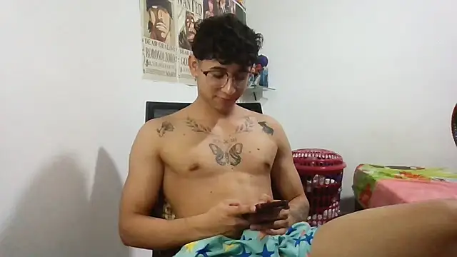 Snapshot of Dillom420 chatting on January 15, 8:30 am Dillom420 online show from January 15, 8:30 am