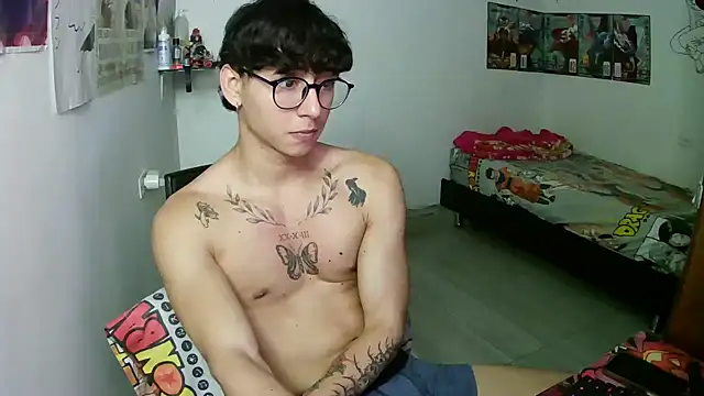 Snapshot of Dillom420 chatting on January 7, 6:54 pm Dillom420 online show from January 7, 6:54 pm