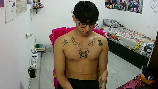 Snapshot of Dillom420 chatting on January 8, 7:38 pm Dillom420 online show from January 8, 7:38 pm