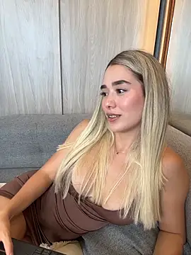 Snapshot of FridaKlein chatting on July 28, 8:52 pm FridaKlein online show from July 28, 8:52 pm