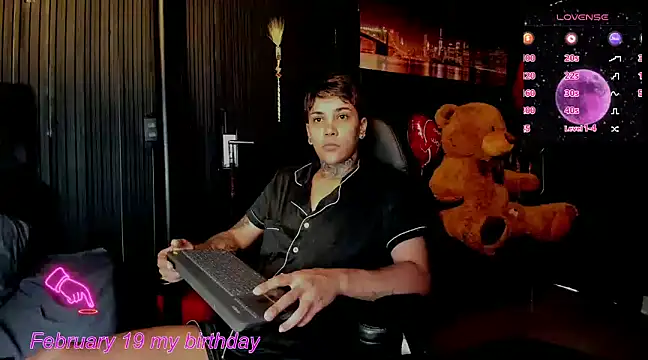 ZhoeStrong online show from February 19, 3:38 pm