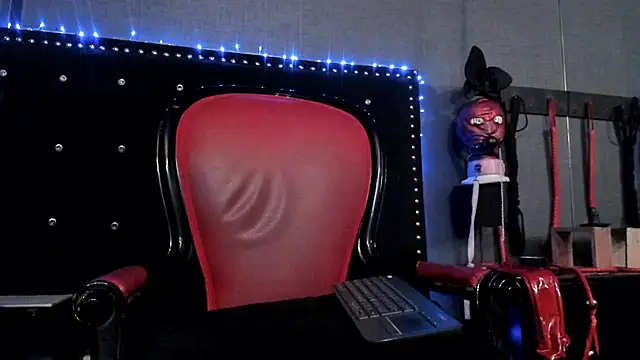 Snapshot of LusstCruella chatting on January 7, 7:06 pm LusstCruella online show from January 7, 7:06 pm