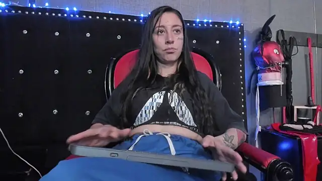 Snapshot of LusstCruella chatting on January 19, 7:15 pm LusstCruella online show from January 19, 7:15 pm