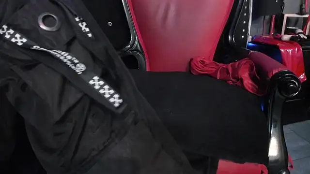 Snapshot of LusstCruella chatting on January 21, 6:23 pm LusstCruella online show from January 21, 6:23 pm