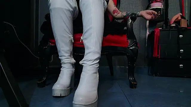 Snapshot of LusstCruella chatting on January 29, 9:39 pm LusstCruella online show from January 29, 9:39 pm