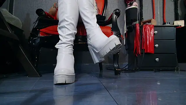 Snapshot of LusstCruella chatting on February 26, 9:05 pm LusstCruella online show from February 26, 9:05 pm