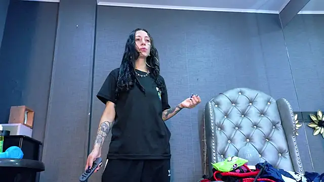 Snapshot of LusstCruella chatting on December 18, 3:40 pm LusstCruella online show from December 18, 3:40 pm