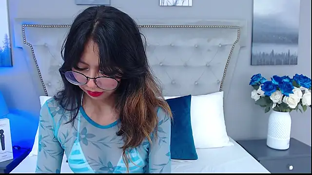 Yommi Winx online show from March 2, 8:29 pm