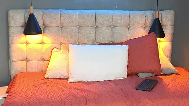 Laia and Aloby online show from February 22, 1:44 am