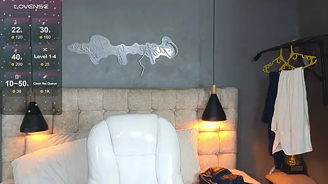 Laia and Aloby online show from November 19, 10:10 pm