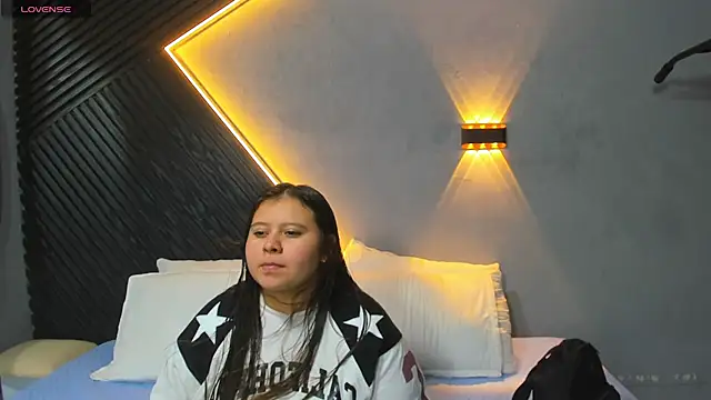 Snapshot of Laia_and_Aloby chatting on July 14, 1:30 am Laia and Aloby online show from July 14, 1:30 am