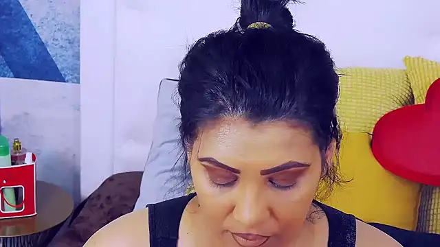 Snapshot of AmyCubes chatting on June 19, 1:59 pm AmyCubes online show from June 19, 1:59 pm