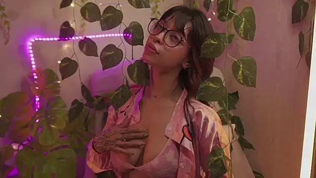 Kitty arts online show from December 2, 10:56 pm