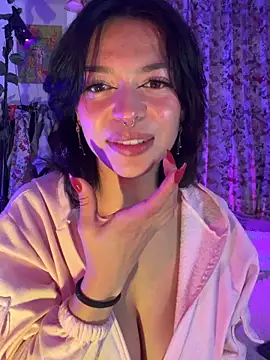 Kitty arts online show from April 25, 1:19 am