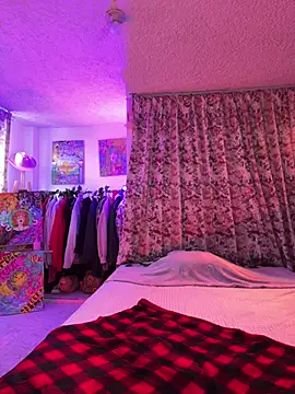 Kitty arts online show from April 30, 3:18 pm