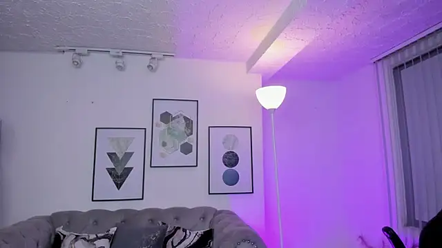 kendaall jenner  online show from January 29, 8:18 am