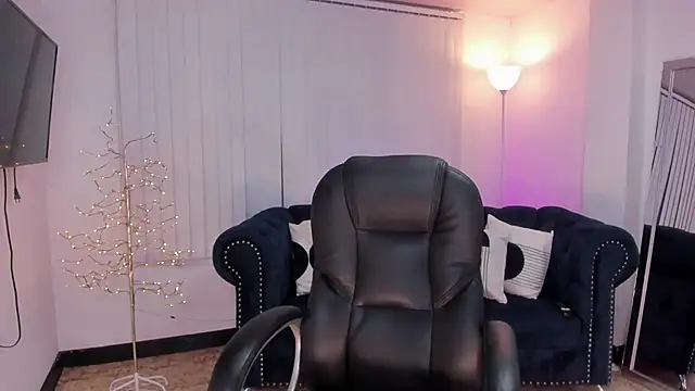 kendaall jenner  online show from February 7, 10:19 am