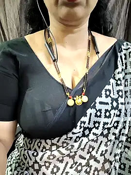 Snapshot of bhuvana555 chatting on May 10, 3:44 am bhuvana555 online show from May 10, 3:44 am