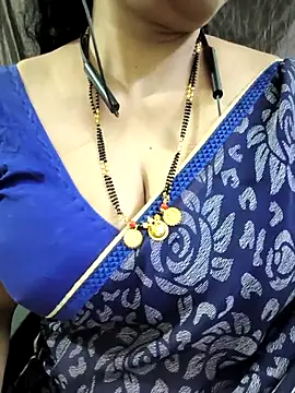 Snapshot of bhuvana555 chatting on May 15, 4:41 am bhuvana555 online show from May 15, 4:41 am