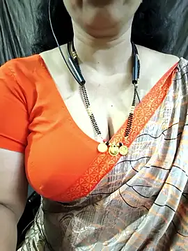 Snapshot of bhuvana555 chatting on May 17, 5:05 am bhuvana555 online show from May 17, 5:05 am