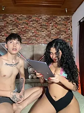 Snapshot of G_Poseidon_y_Cloe chatting on November 30, 8:35 pm G Poseidon y Cloe online show from November 30, 8:35 pm