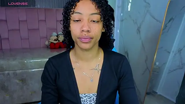 Snapshot of Violeth_b chatting on June 13, 1:20 pm Violeth b online show from June 13, 1:20 pm