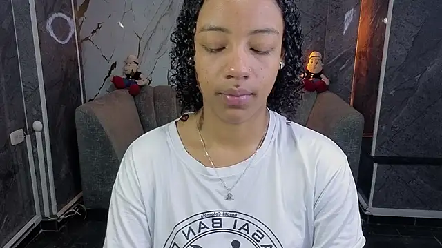 Snapshot of Violeth_b chatting on June 16, 1:25 pm Violeth b online show from June 16, 1:25 pm