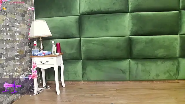 Snapshot of SelenSummer chatting on November 10, 7:57 pm SelenSummer online show from November 10, 7:57 pm