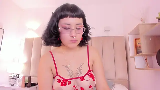 Snapshot of Haru_Bonny chatting on December 13, 8:04 pm Haru Bonny online show from December 13, 8:04 pm