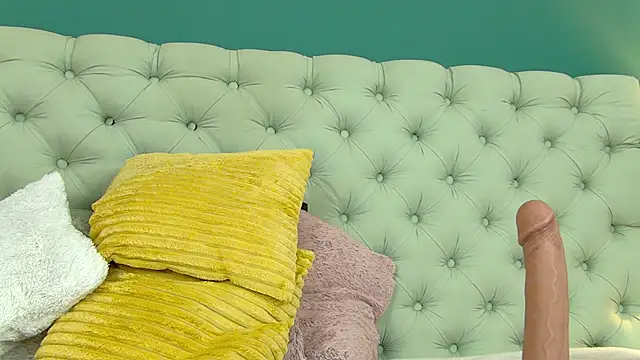 Foxxxy MILF online show from March 2, 11:18 am