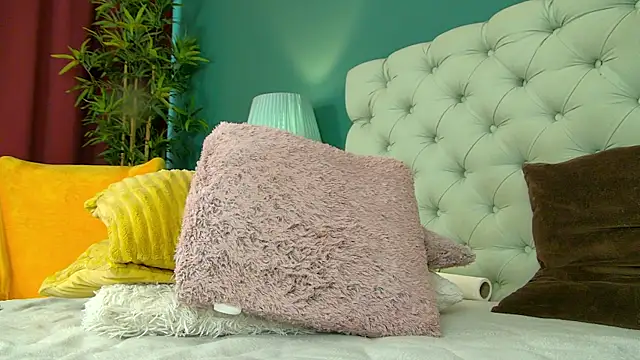 Foxxxy MILF online show from March 9, 8:18 am