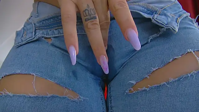 Foxxxy MILF online show from November 14, 5:06 am